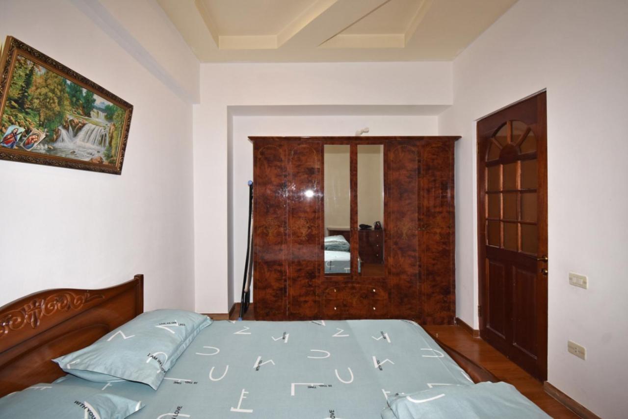 Abovyan Street 16, Apartment No 24 Ереван Екстериор снимка